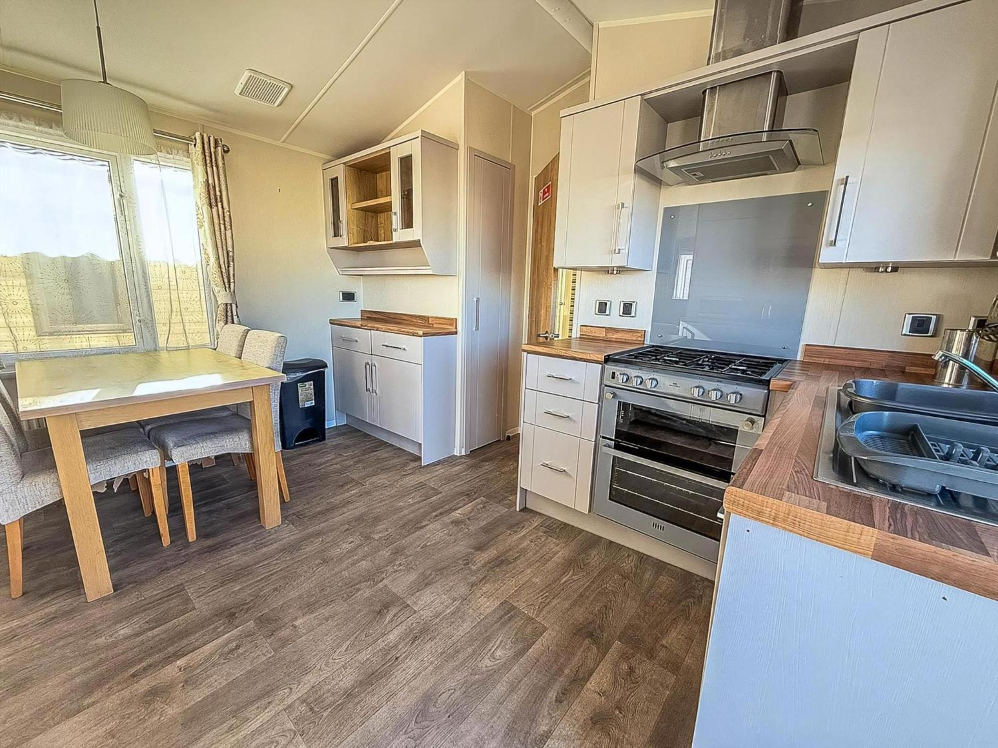 Lovely 6 Berth Caravan At Suffolk Sands Holiday Park Ref 45010Mv Филикстоу Экстерьер фото
